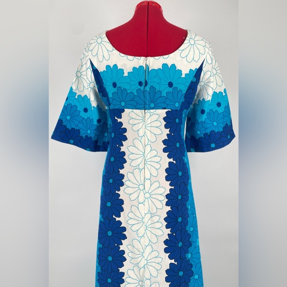 Stunning 1960s Blue & White Hawaiian Floral Flared Sleeve Maxi Sundress - Picture 8 of 16